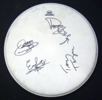 KISS/SIGNED DRUMHEAD/COA